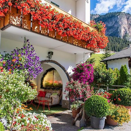 Garni Bondi Bed & Breakfast Selva di Val Gardena Exterior photo