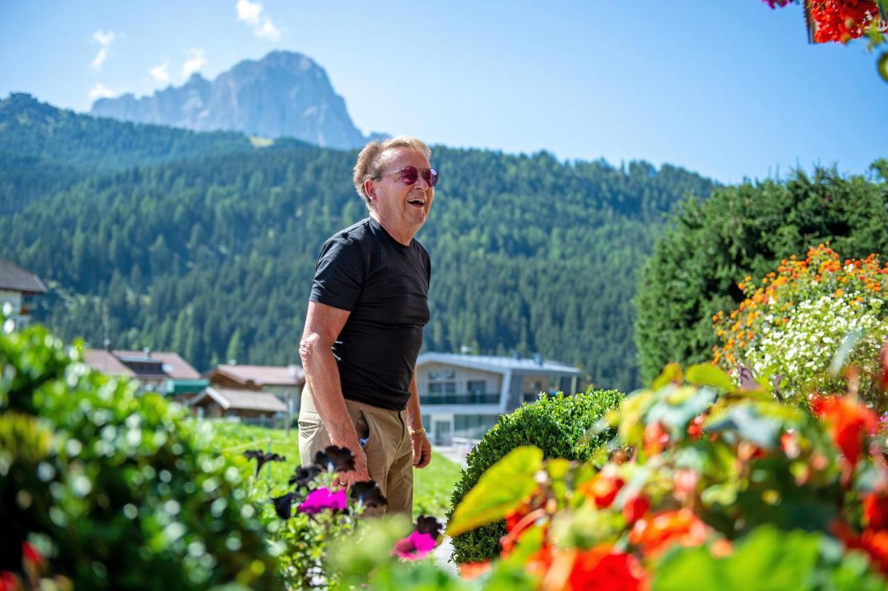 Garni Bondi Bed & Breakfast Selva di Val Gardena Exterior photo