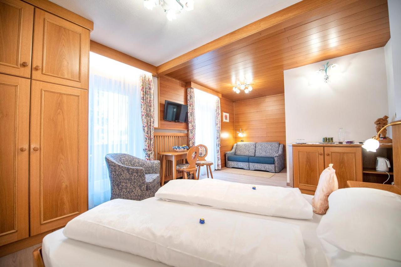 Garni Bondi Bed & Breakfast Selva di Val Gardena Exterior photo
