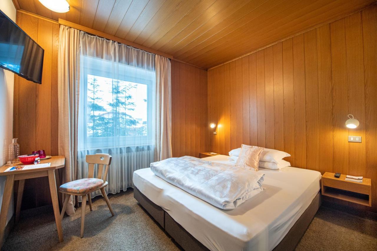 Garni Bondi Bed & Breakfast Selva di Val Gardena Exterior photo